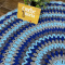 Tapete Redondo de Crochê Apartamento Duas Cores 95cm - Azul e Cinza - Produto Feito a Mão