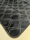 Tapete Soft Geométrico 2,00x1,40m Moderno, Antiderrapante e Macio para Sala ou Quarto Preto C/ Cinza