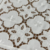 Toalha de Chá Crivo Floral Bordado 85x85cm Flor Branca