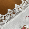 Toalha de Chá Natalina Bordada com Barrado em Guippir Branca Floral Vermelho 85x85cm