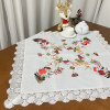 Toalha de Chá Natalina Bordada com Barrado em Guippir Branca Papai Noel 85x85cm