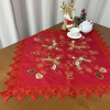 Toalha de Chá Natalina Bordada com Barrado em Guippir Vermelha Vela C/Laços 85x85cm