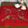 Toalha de Chá Natalina Bordada com Barrado em Guippir Vermelha Vela C/Ursinho  85x85cm