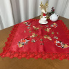 Toalha de Chá Natalina Bordada com Barrado em Guippir Vermelho Papai Noel 85x85cm