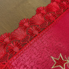 Toalha de Chá Natalina Bordada com Barrado em Guippir Vermelho Papai Noel II 85x85cm