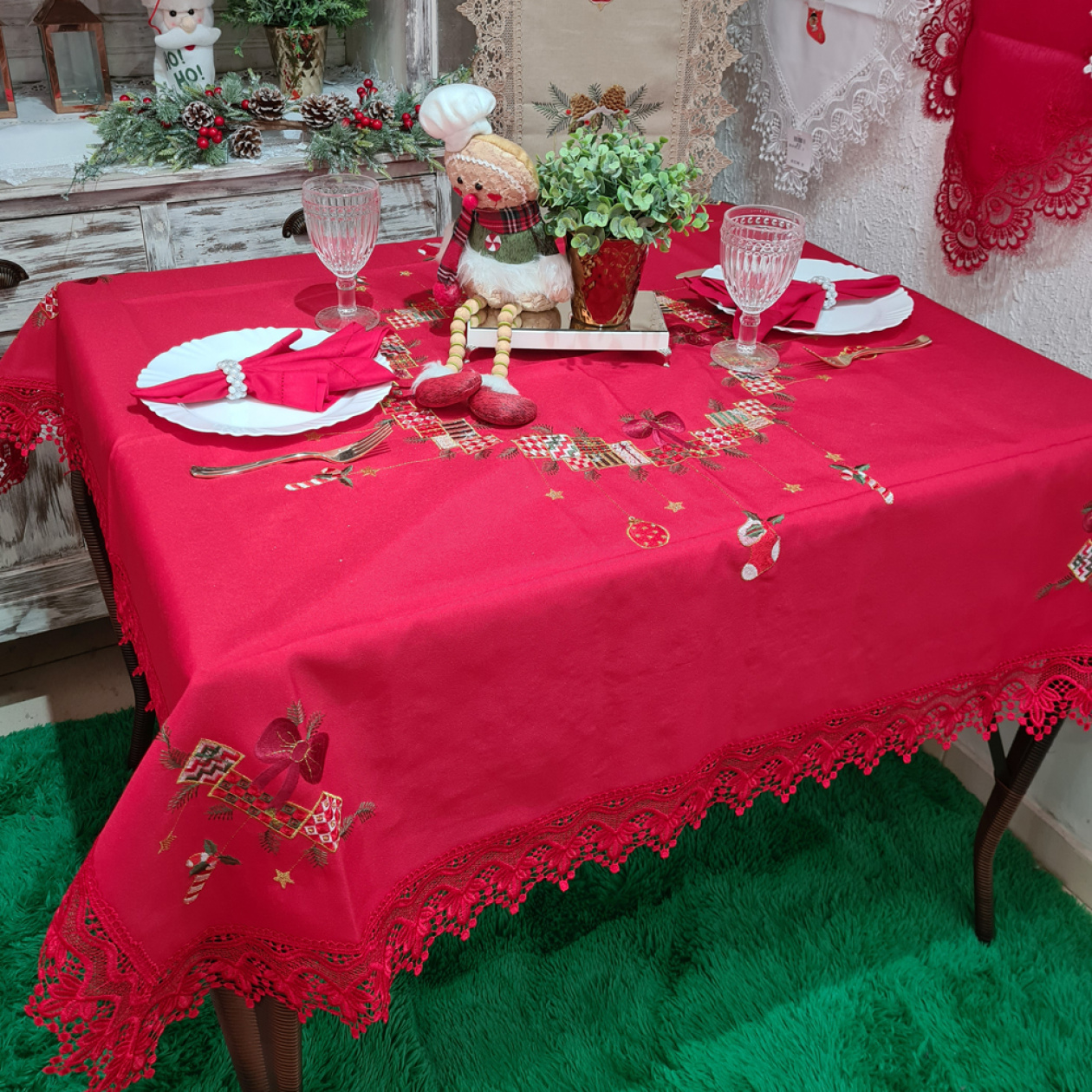 Toalha de Mesa Bodada Natal - Crochê Vitória Toalha de Mesa Bodada Natal - Crochê Vitória