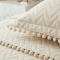 Colcha Queen Percal 300 Fios Matelassê Costurado Pompom 03 Peças - Palha