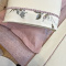Kit Cobre Leito + Jogo Cama Percal 300 Fios Primavera Queen 07 Peças - Branco C/ Flores Rosê