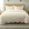 Kit Colcha Queen Matelassê Floral em Relevo C/ Bordas Onduladas Vintage 03 Peças - Bege