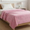 Manta Solteiro 2,20m x 1,60m Plush Texturada em Alto Relevo - Poa Rosa