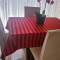 Toalha de Mesa em Veludo Acetinado Toque Macio P/ 6 Cadeiras - Vermelho Listrado