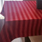 Toalha de Mesa em Veludo Acetinado Toque Macio P/ 8 Cadeiras - Vermelho Listrado