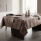 Toalha de Mesa Granite Texturada em Jacquard P/ 6 Cadeiras - Textura Tabaco