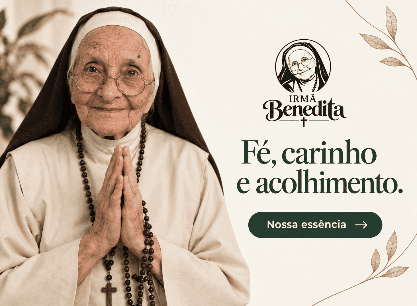 Irmã Benedita com as mãos unidas em oração