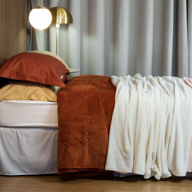 Cobertor Aveludado Com Relevos Manta Soft Touch Flannel Jaquard 2,2 x 2,5m - Off White
