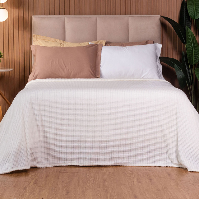 Cobertor Aveludado Com Relevos Manta Soft Touch Flannel Jaquard 2,2 x 2,5m Off White - Marina
