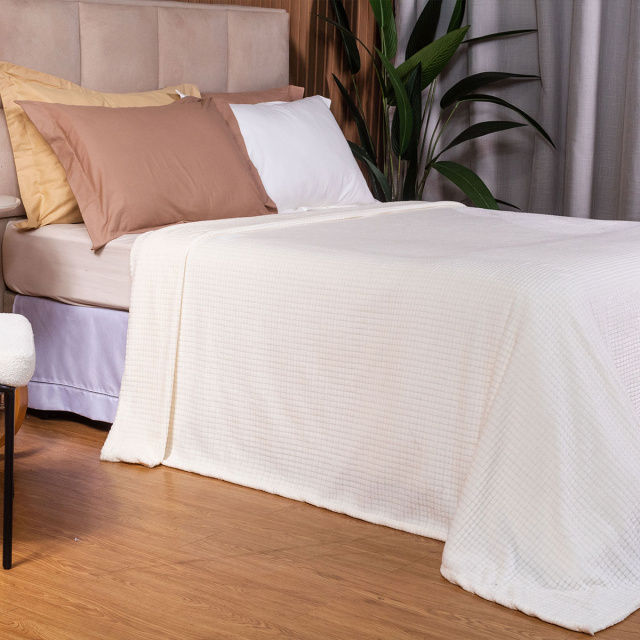 Cobertor Aveludado Com Relevos Manta Soft Touch Flannel Jaquard 2,2 x 2,5m Off White - Marina