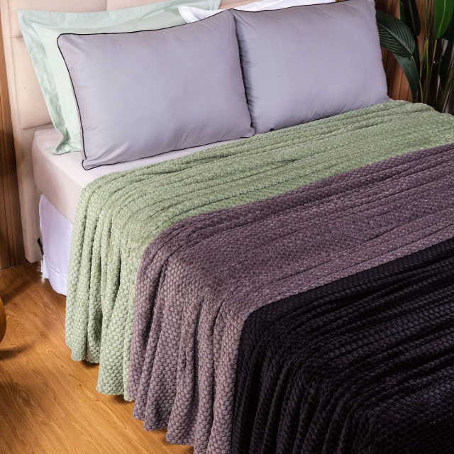Cobertor Aveludado Com Relevos Manta Soft Touch Flannel Jaquard 2,2 x 2,5m Verde - Marina