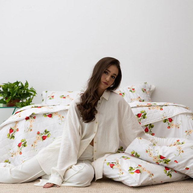 Cobre leito 200 Fios Casal Padrão 3 peças Jazz Estampado Flor de Morango - Marina