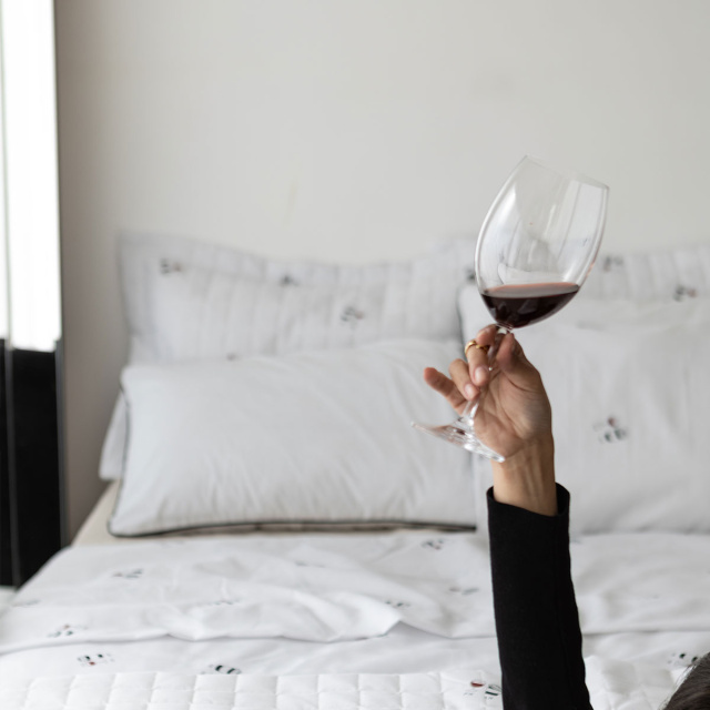 Coordenado 5 Peças Solteiro Percal 150 Fios Algodão (Cobre Leito + Jogo de lençol) Essencialle Café ou Vinho? - Marina
