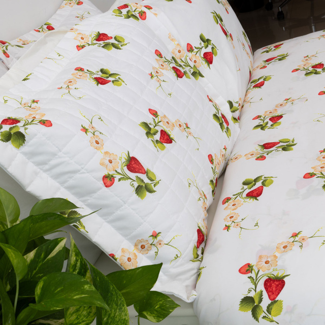 Coordenado 6 Peças King 200 Fios (Cobre Leito + Jogo de lençol) Jazz Estampado Flor de Morango - Marina