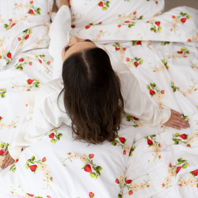 Coordenado 6 Peças King 200 Fios (Cobre Leito + Jogo de lençol) Jazz Estampado Flor de Morango - Marina