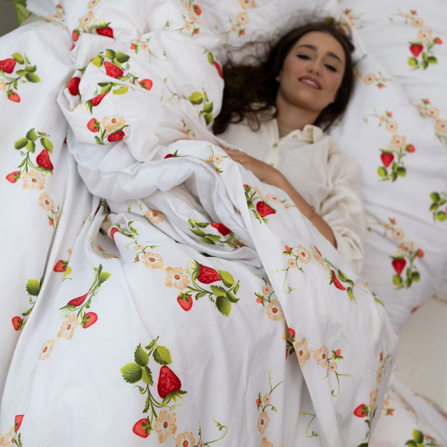 Coordenado 7 Peças Casal Padrão 200 Fios (Cobre Leito + Jogo de lençol) Jazz Estampado Flor de Morango - Marina