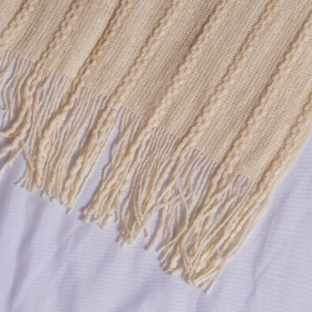 Manta Tricot texturizada com franjas 1,27 x 1,52m Cru - Marina