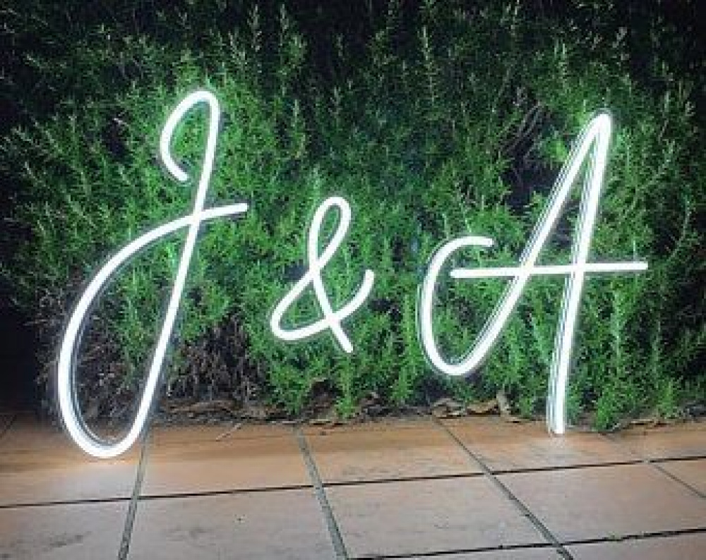 Luminária Promocional Painel NeonLed Iniciais 50cm Dosunê Festas e Neon