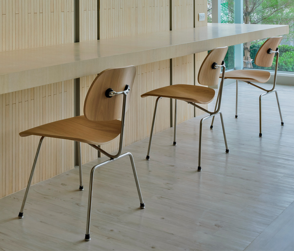 Cadeira DCM - Essência Móveis de Design