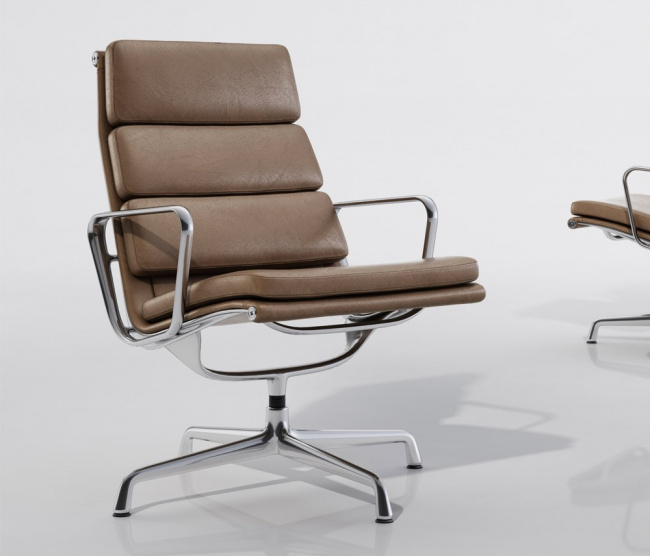 Cadeira Eames Soft EA 215