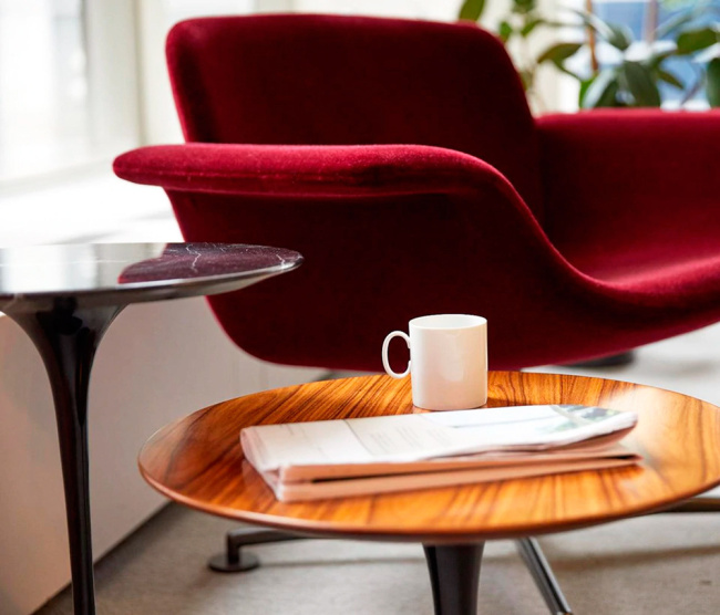 Mesa Saarinen Lateral - Base Preta