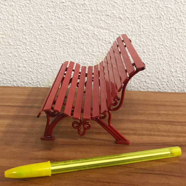 Miniatura Banco de Praça Vermelho