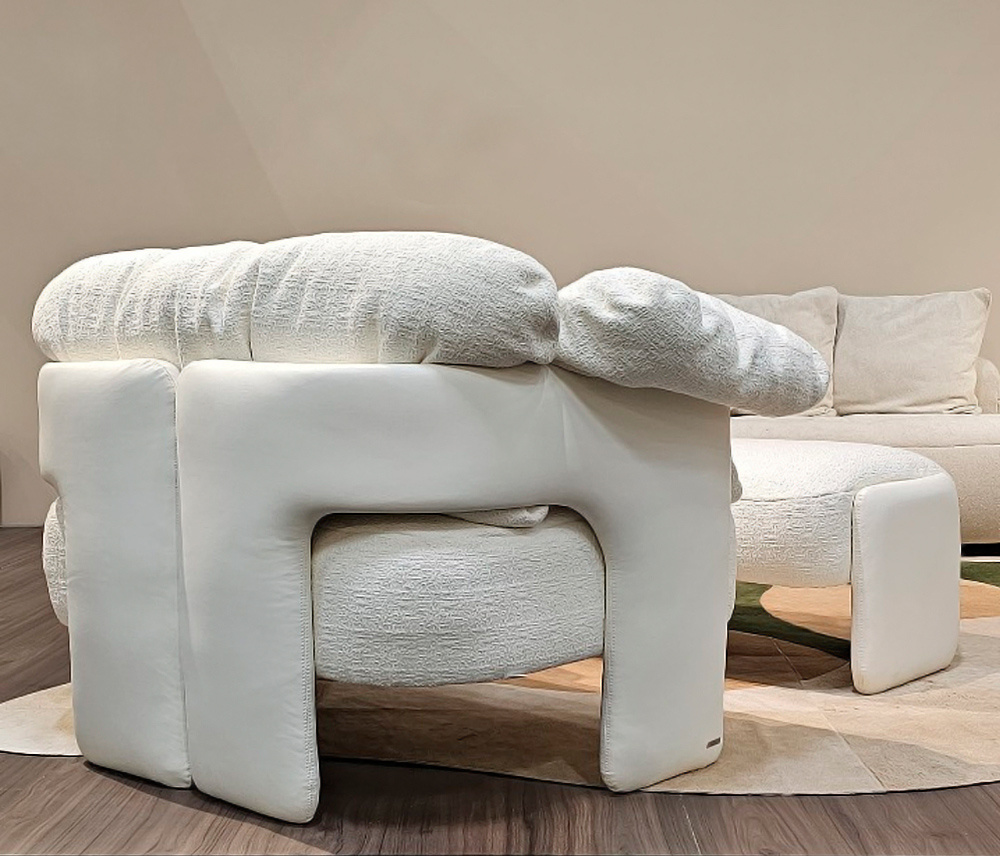 Poltrona e Puff Alma - Essência Móveis de Design