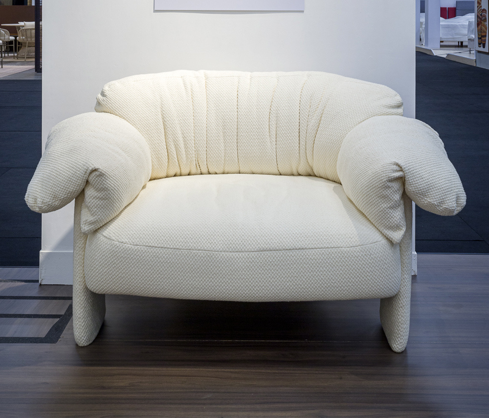 Poltrona e Puff Alma - Essência Móveis de Design