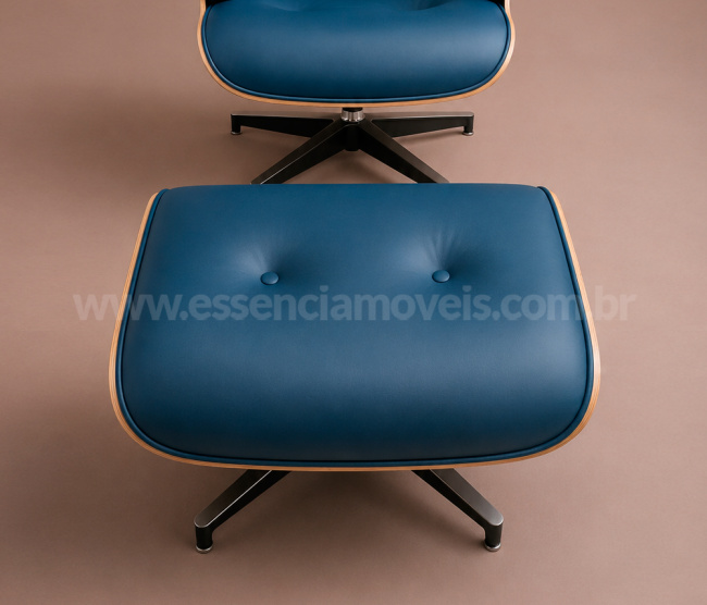 Poltrona e Puff Charles Eames - Madeira Pau Ferro - Couro Azul 328