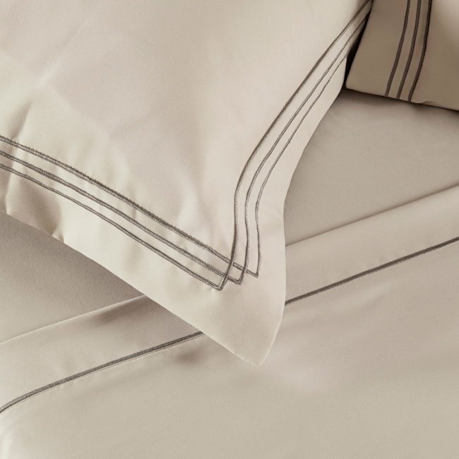 Jogo de Lençol Casal 4 Peças Percal 400 Fios Bordado Com Aba Americana Moscou Cáqui