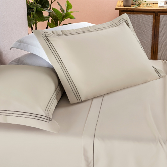 Jogo de Lençol Queen 4 Peças Percal 400 Fios Bordado Com Aba Americana Moscou Cáqui