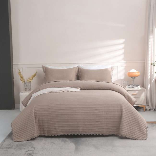 Kit Cobre Leito Colcha Queen 3 Peças Matelado PomPom 300 Fios Cáqui