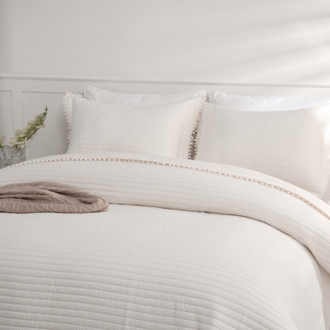 Kit Cobre Leito Colcha Queen 3 Peças Matelado PomPom 300 Fios Palha