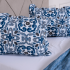 Kit Colcha Cobre Leito Ultra Lisse King 3 Peças 150 Fios Estampada Matelada Porta Travesseiro com Abas Azul