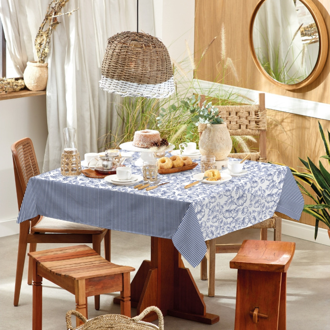 Toalha de Mesa 4 Lugares Basic 1,40x1,40m Estampada Blue Flowers