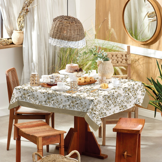 Toalha de Mesa 4 Lugares Basic 1,40x1,40m Estampada Ramalhetes