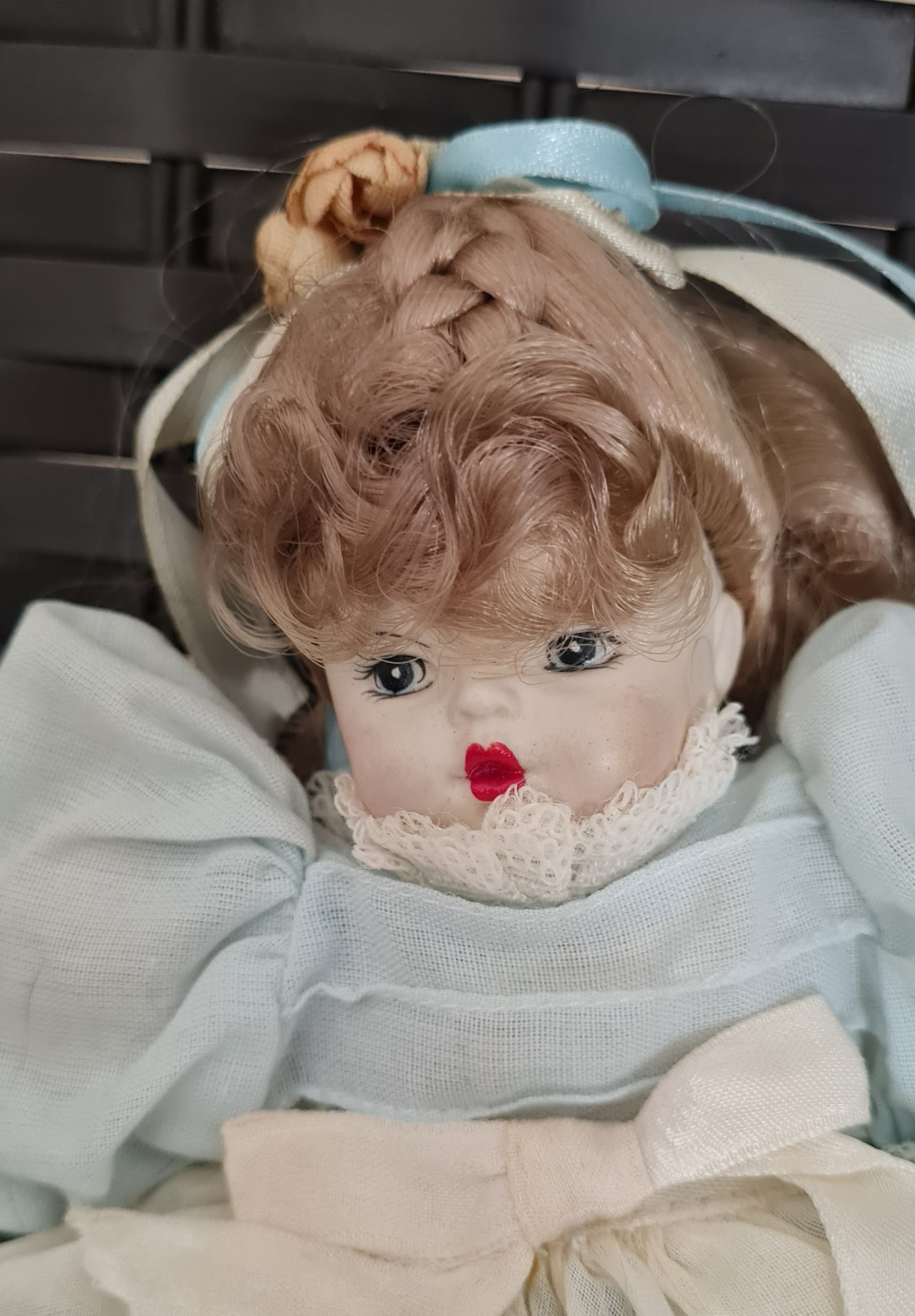 Boneca Com Rosto De Porcelana