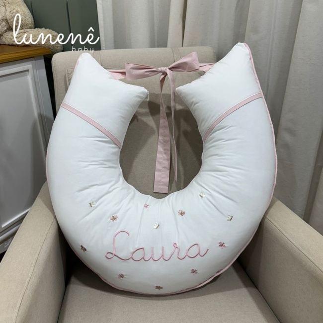 Almofada de Amamentação Borboletas Rose Laura com Nome do Bebê