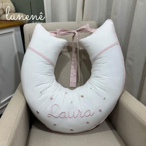 Almofada de Amamentação Borboletas Rose Laura com Nome do Bebê
