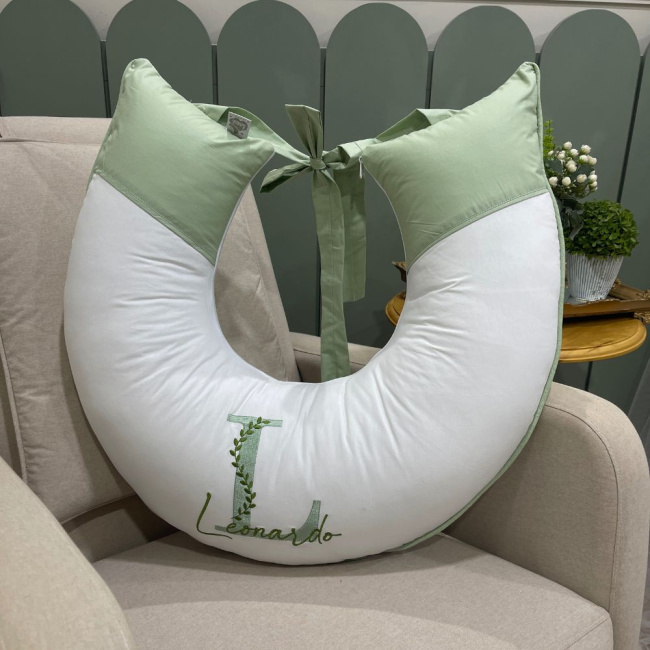 Almofada de Amamentação Personalizada Folhas Baby Branco e Verde 200 Fios