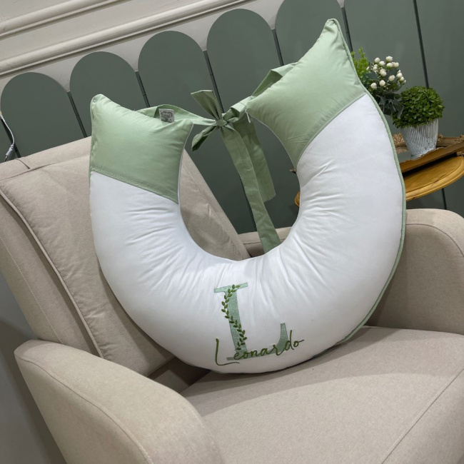 Almofada de Amamentação Personalizada Folhas Baby Branco e Verde 200 Fios