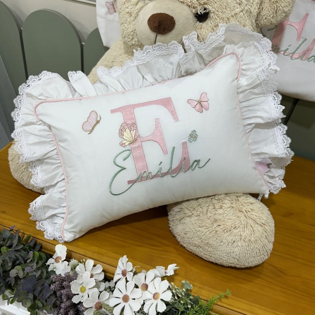 Almofada Decorativa Lunenê Baby Borboletas com o Nome Emília