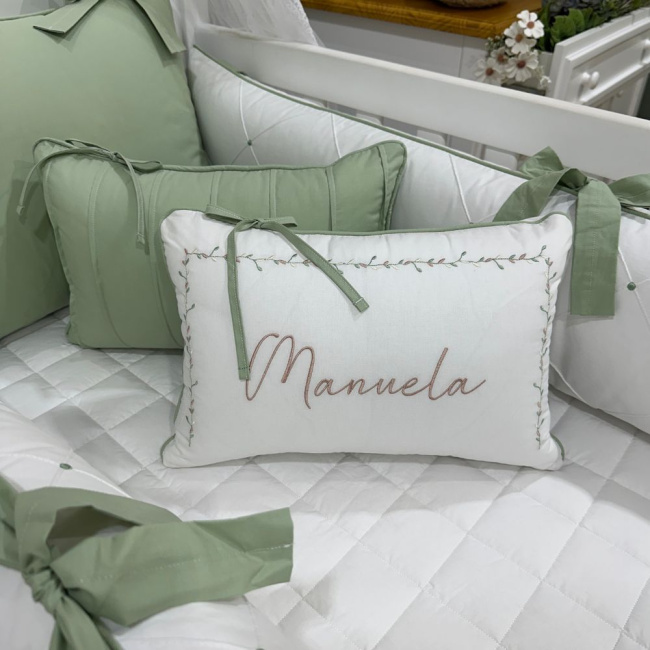 Enxoval de Berço 08 Peças com nome Manuela 200 Fios 9049